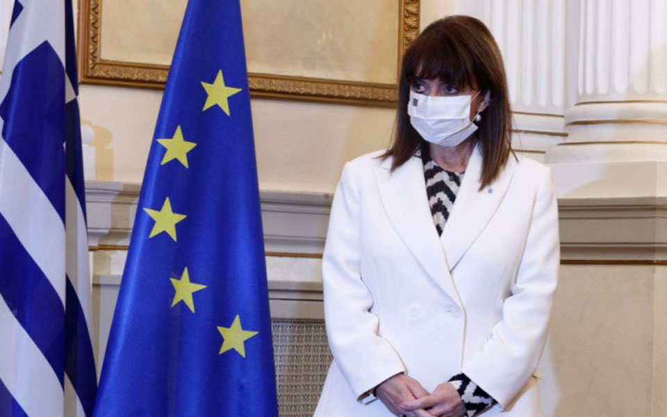 στη-ρόδο-η-πρόεδρος-της-δημοκρατίας-γι-561286360