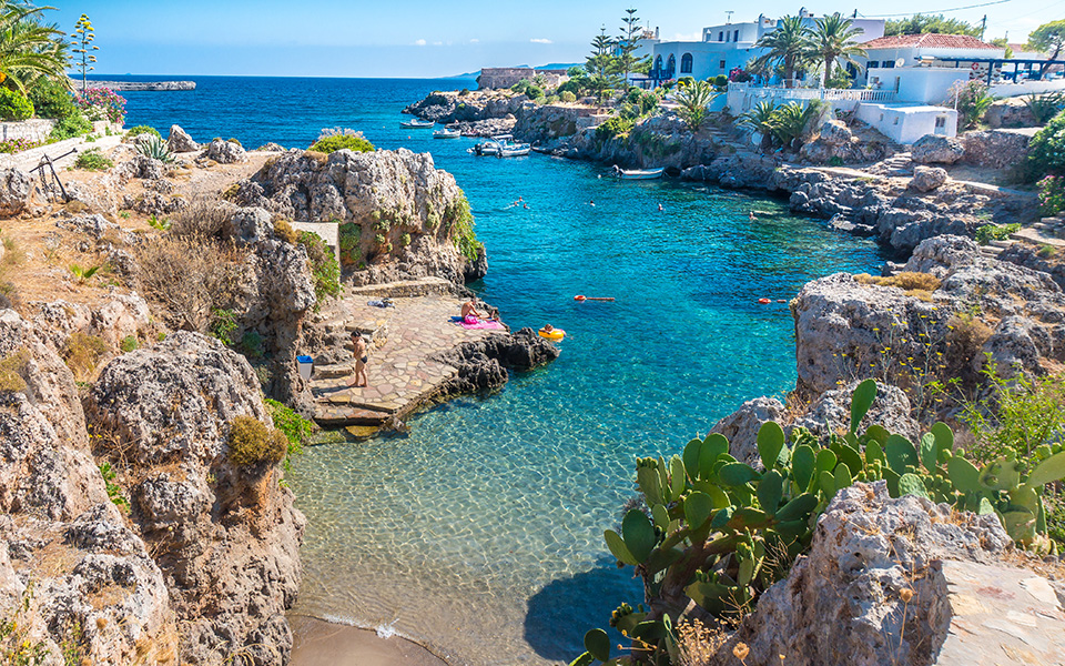 ο-guardian-επιλέγει-10-διαμάντια-του-ελληνικού-561296053