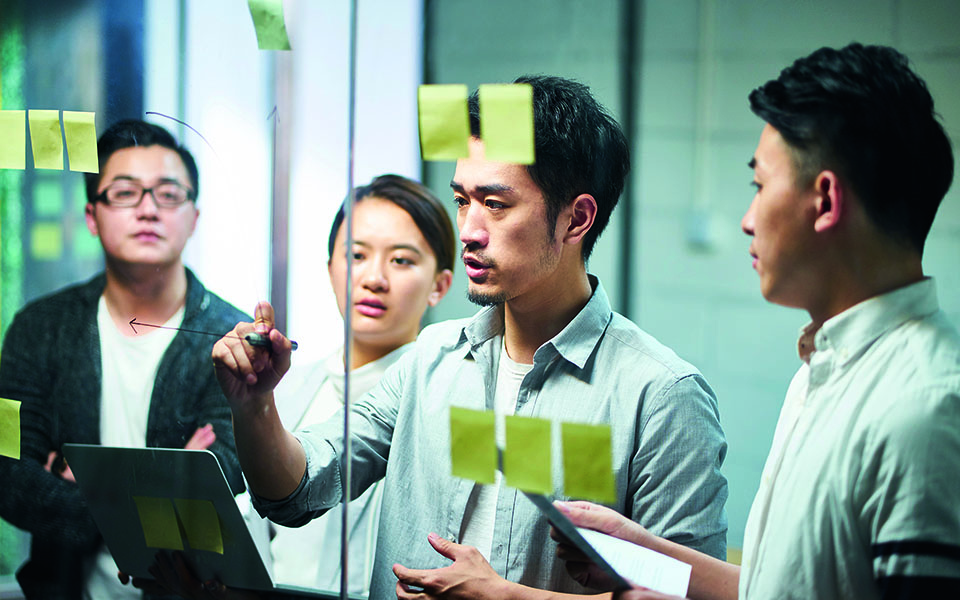 οι-μισθολογικές-ανισότητες-επιμένου-561310429