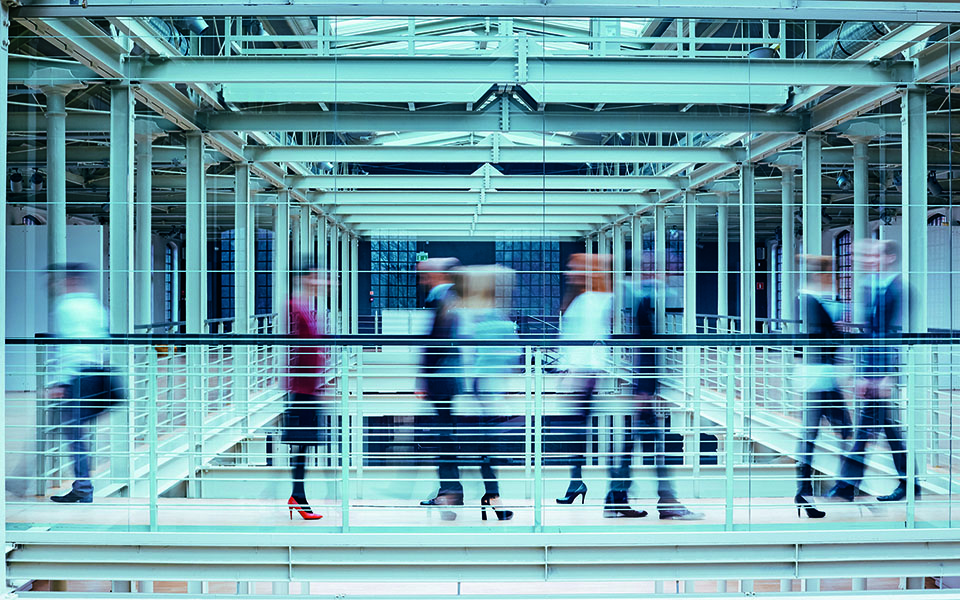 η-γυάλινη-οροφή-561310447