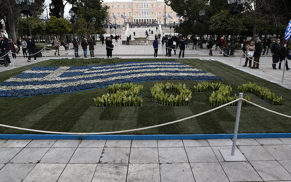 Εντυπωσιακά τεθωρακισμένα με ειδικό διάκοσμο στην παρέλαση-4