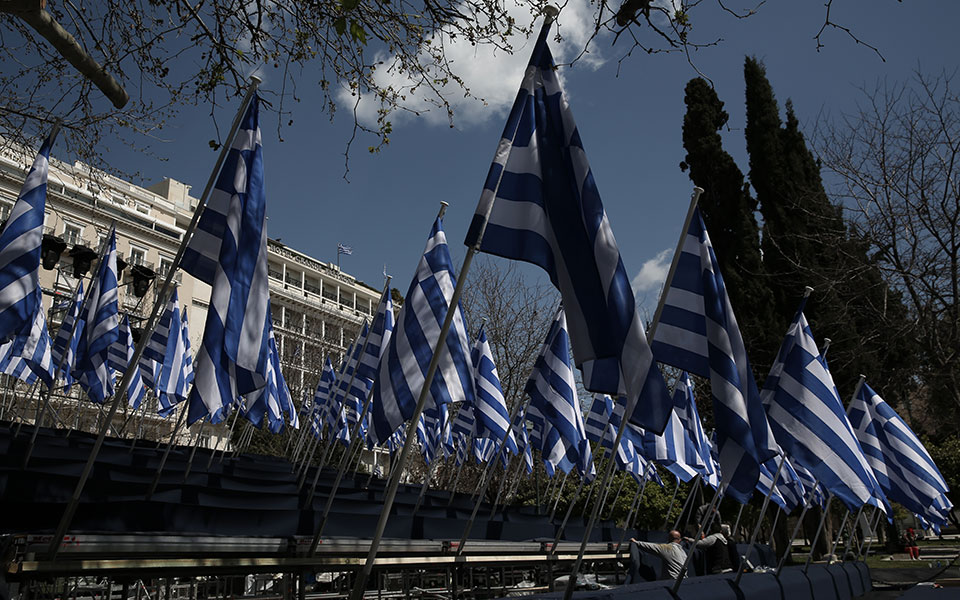 Εντυπωσιακά τεθωρακισμένα με ειδικό διάκοσμο στην παρέλαση-2