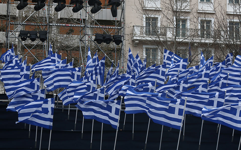 Εντυπωσιακά τεθωρακισμένα με ειδικό διάκοσμο στην παρέλαση-3