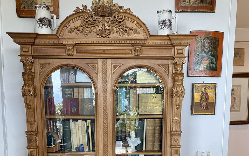 δωρεά-βιβλιοθήκης-του-γεωργίου-α-για-561312061