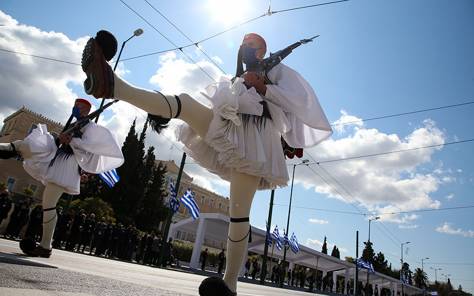 200 χρόνια από την ελληνική επανάσταση: Καρέ – καρέ η ιστορική παρέλαση-1