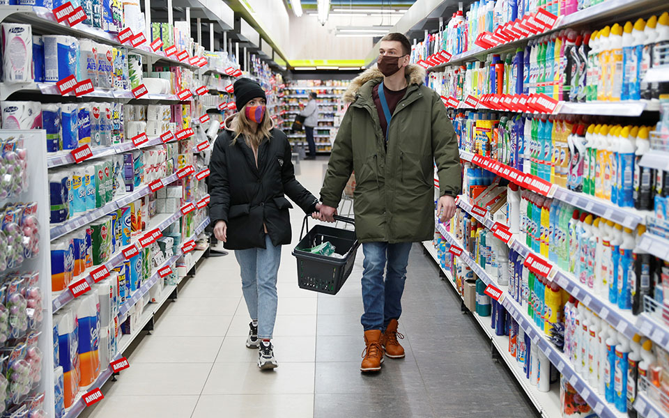 Ουκρανία: Δέθηκαν με χειροπέδες για να σώσουν τη σχέση τους (εικόνες)-4