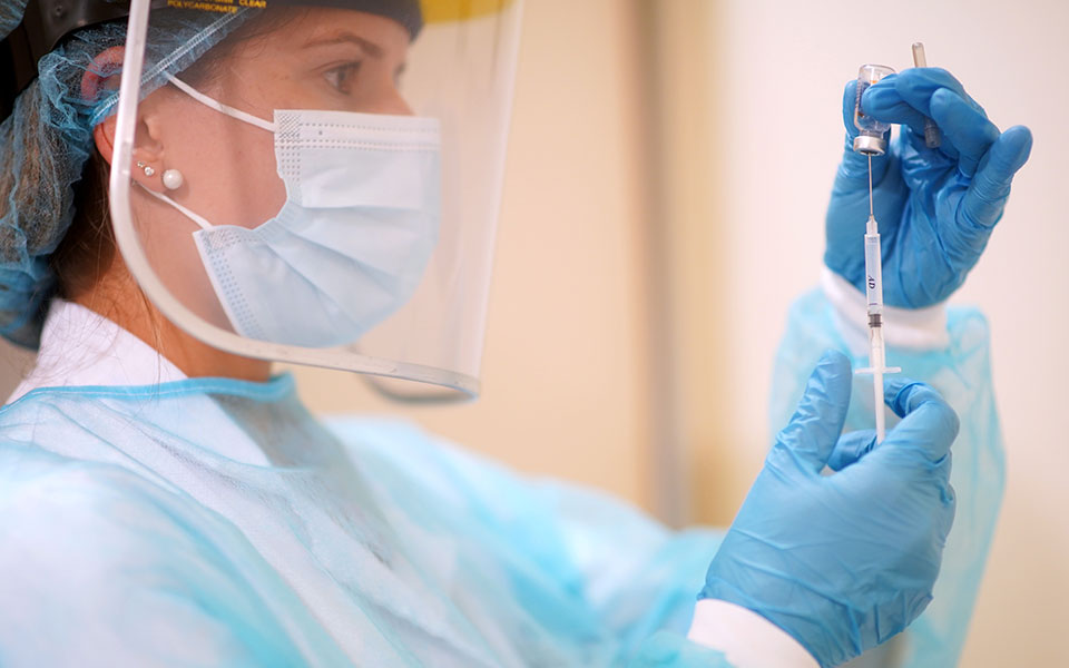 εμβολιαστικό-ρεκόρ-ημέρας-στο-1-εκ-εντ-561280477