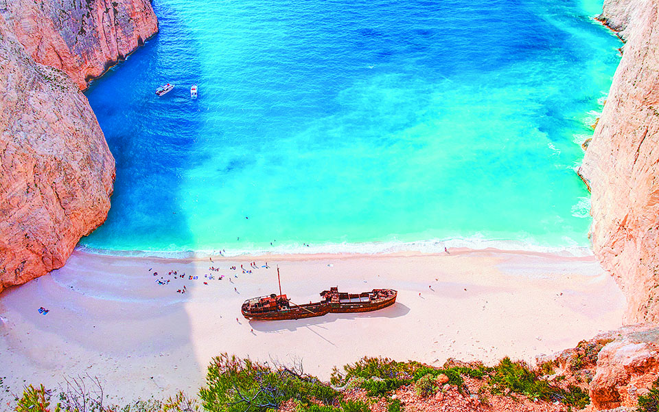 αναζωπύρωση-στο-μέτωπο-του-ναυαγίο-561301903