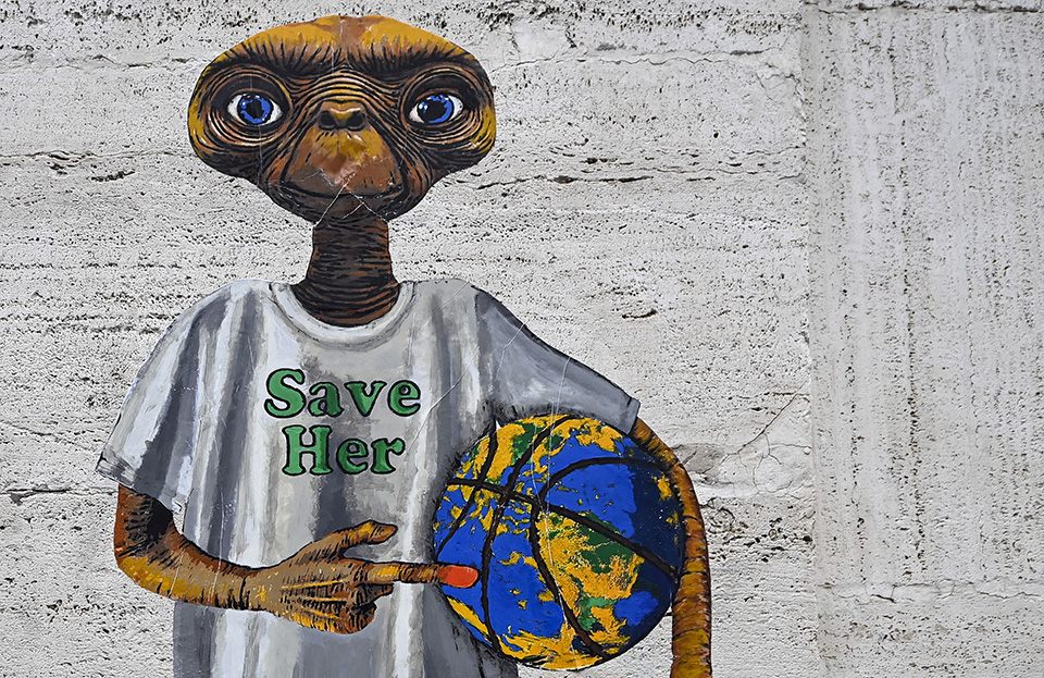 e-t-save-her-561340792