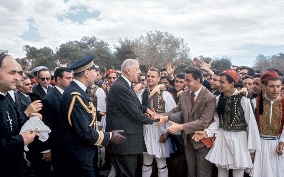 από-τον-ντε-γκολ-στον-μακρόν-561321091