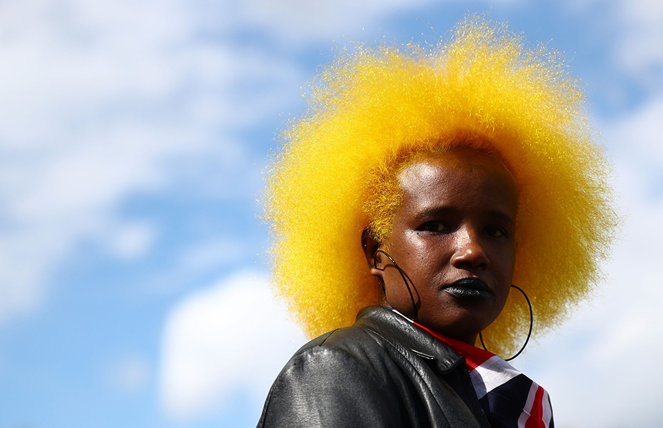 Με γαλάζιο φόντο