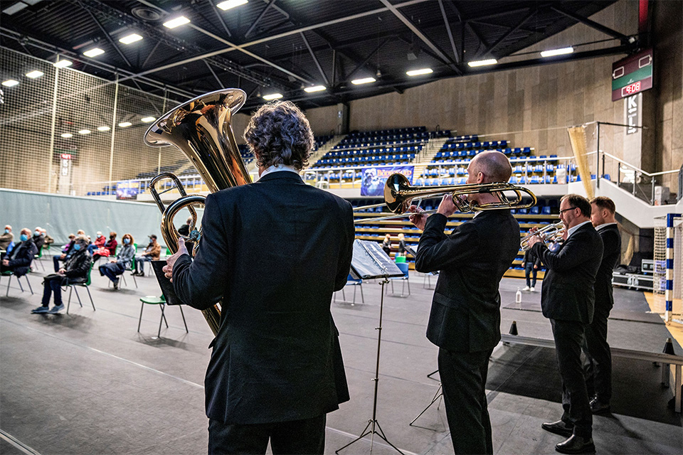 Μετά μουσικής