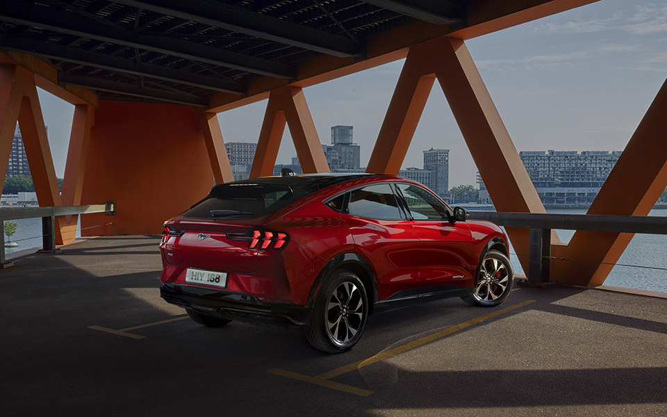 Η νέα αμιγώς ηλεκτρική Ford Mustang Mach-E-5