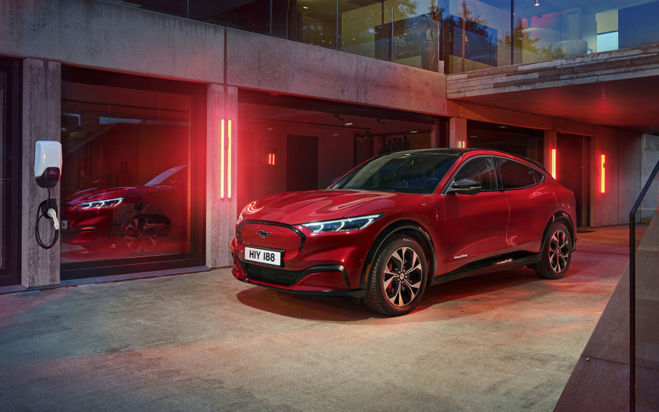 η-νέα-αμιγώς-ηλεκτρική-ford-mustang-mach-e-561348088