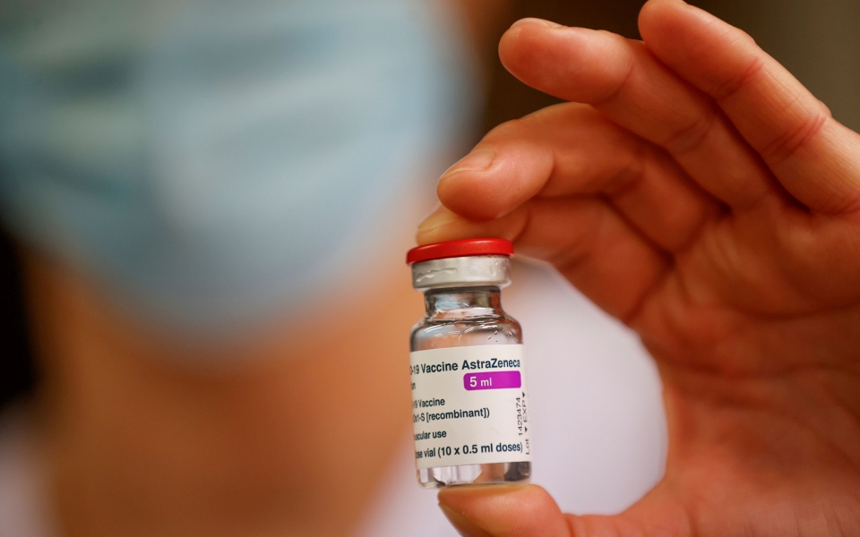 covishield-η-astrazeneca-αναγνωρίζει-την-πολύ-σπάνια-σ-561337321