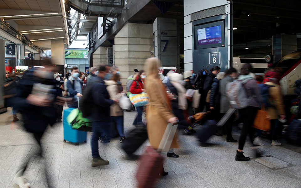 εμβόλια-vs-μεταλλάξεις-η-μάχη-θα-έχει-νι-561318298