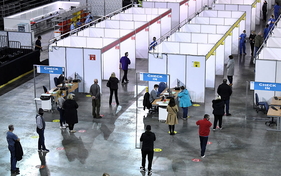 astrazeneca-σταματά-τη-δοκιμή-του-εμβολίου-στα-π-561320743