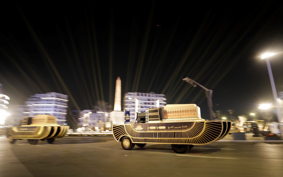 η-εντυπωσιακή-παρέλαση-των-φαραώ-στου-561318202