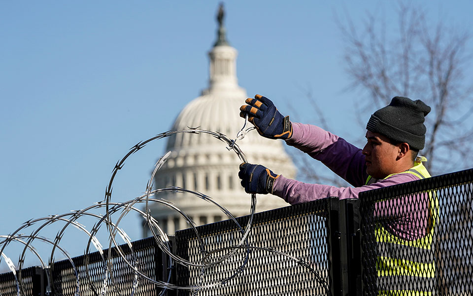 εισβολή-στο-καπιτώλιο-το-αφήγημα-τραμ-561319072