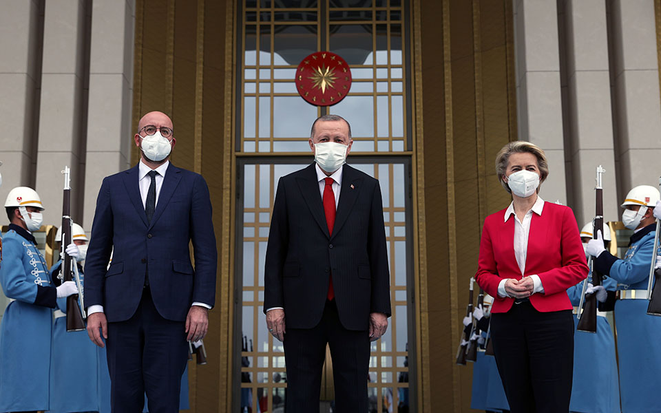 τσαβούσογλου-για-φον-ντερ-λάιεν-ακολο-561322720