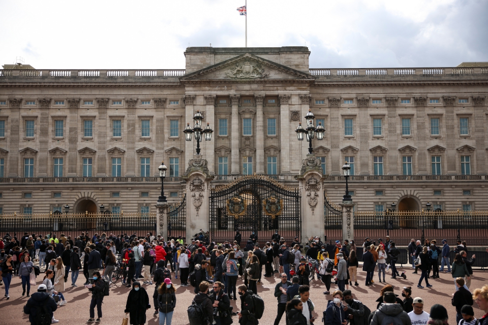 «Λιτή» η κηδεία του πρίγκιπα Φιλίππου – Έκκληση για την αποφυγή συνωστισμού έξω από το Μπάκιγχαμ-1