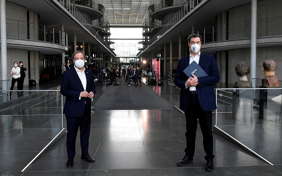 ρόκι-εναντίον-βασιλιά-των-μελισσώ-561334990