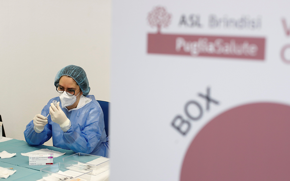 e-e-όχι-στα-100-εκατ-επιπλέον-δόσεις-εμβο-561340294