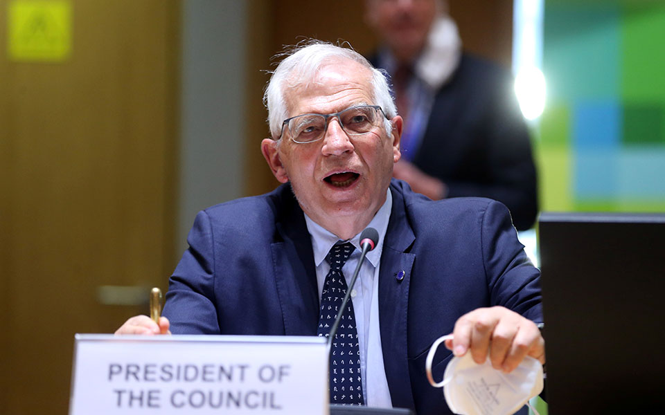 z-μπορέλ-150-000-ρώσοι-στρατιώτες-στα-σύνορα-561336574