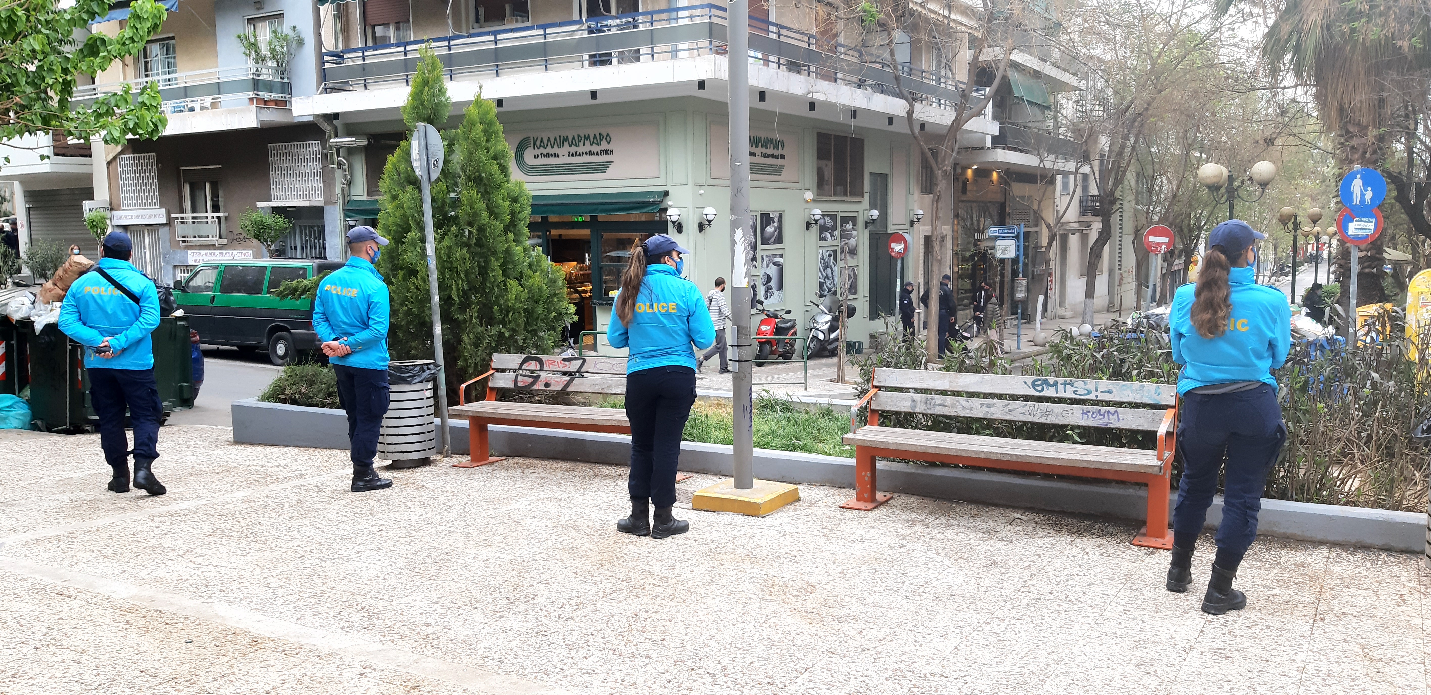 «Λουκέτο» στην πλατεία Βαρνάβα μετά τα ολονύχτια πάρτι-2