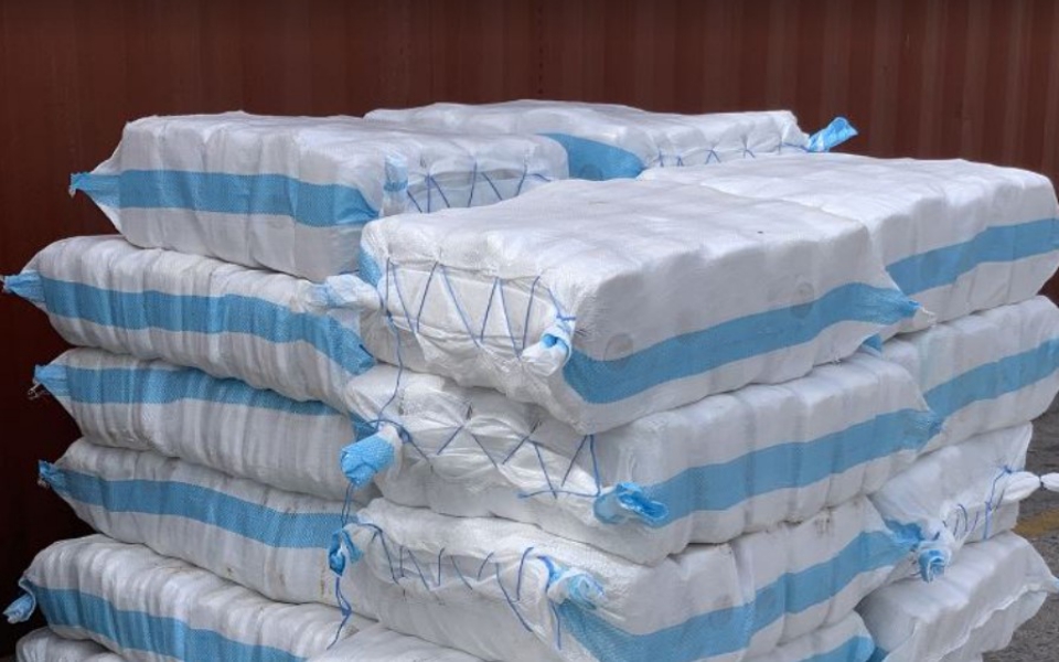 στα-δίχτυα-του-σδοε-πάνω-από-τέσσερι-561340744