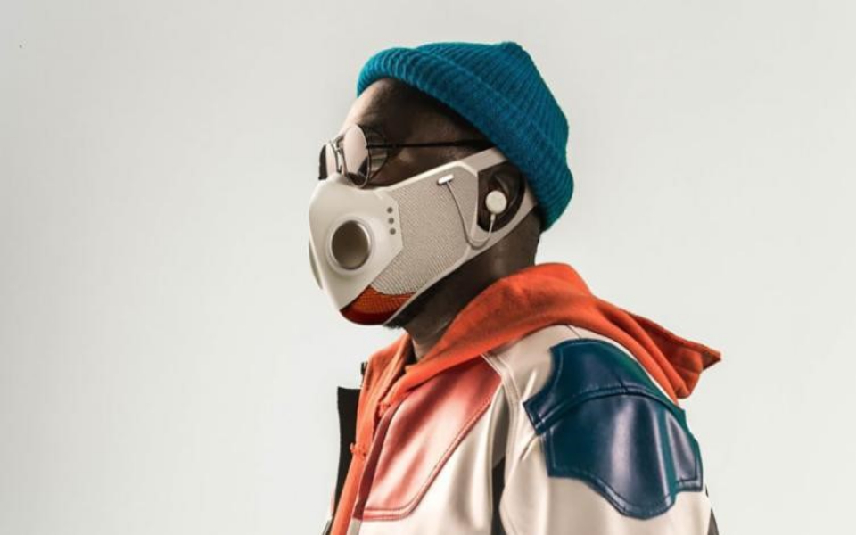 covid-19-η-πρώτη-smart-μάσκα-με-τεχνολογία-bluetooth-και-led-φ-561321055