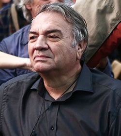 Γιούρια στα βιβλιάρια-1