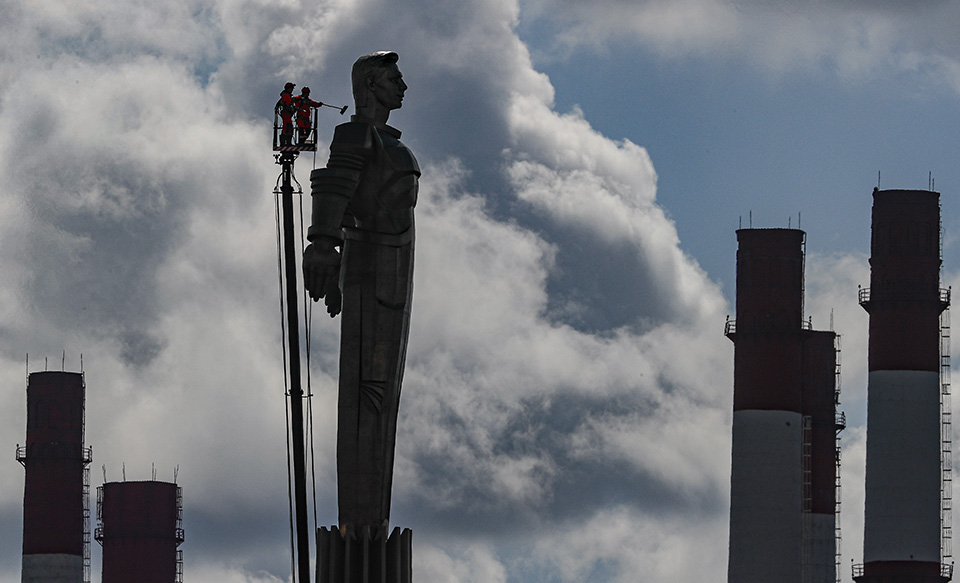 Με γαλάζιο φόντο