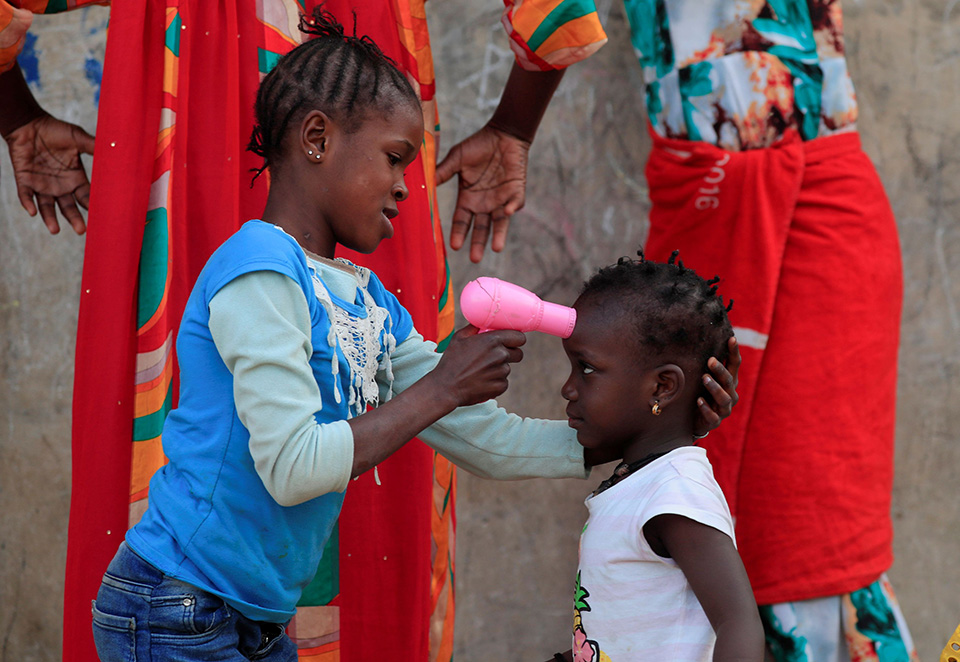 Με μίμηση και φαντασία