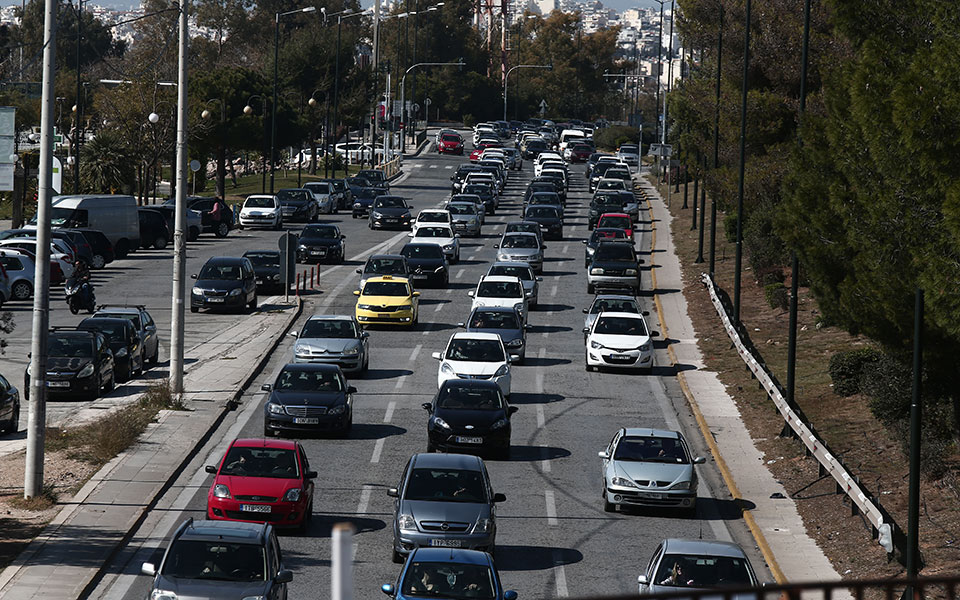 Μαζικά «κρούσματα» συνωστισμού σε άλση, πάρκα και πλατείες-3