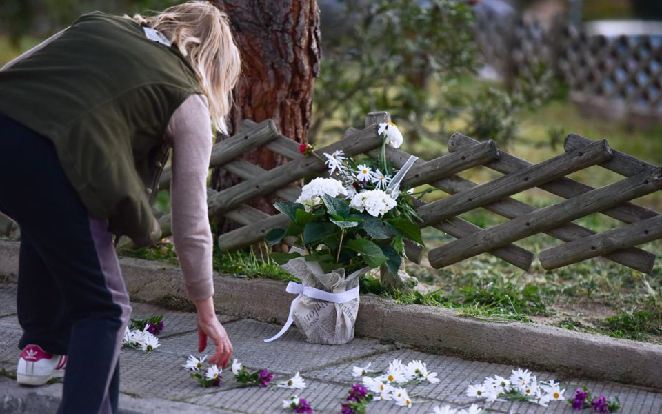 dolofonia-karaivaz-symvolaio-thanatoy-vlepei-i-el-as2