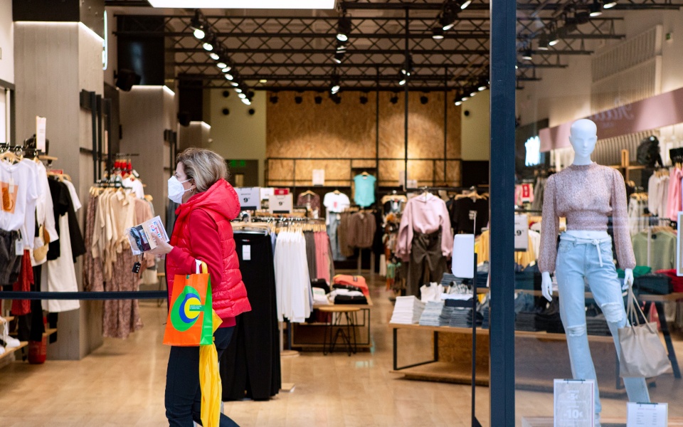 Πρεμιέρα για τα εμπορικά κέντρα με μέτρα και αποστάσεις-5