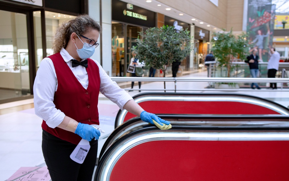 Πρεμιέρα για τα εμπορικά κέντρα με μέτρα και αποστάσεις-2