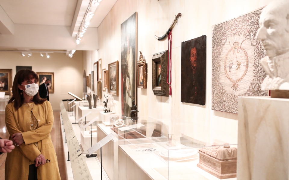 στο-μουσείο-μπενάκη-η-κ-σακελλαροπούλ-561345661