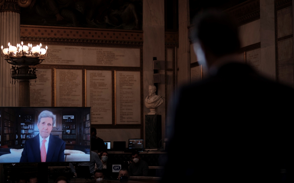 στον-τζον-κέρι-το-βραβείο-lord-byron-μητσο-561347899