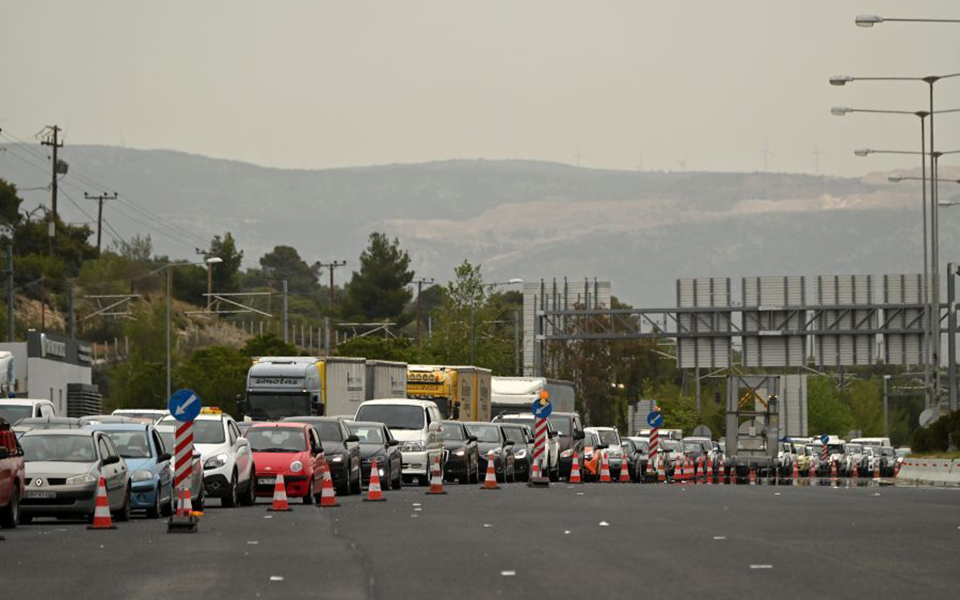 πάσχα-στην-αττική-μπλόκο-στα-διόδια-561350254