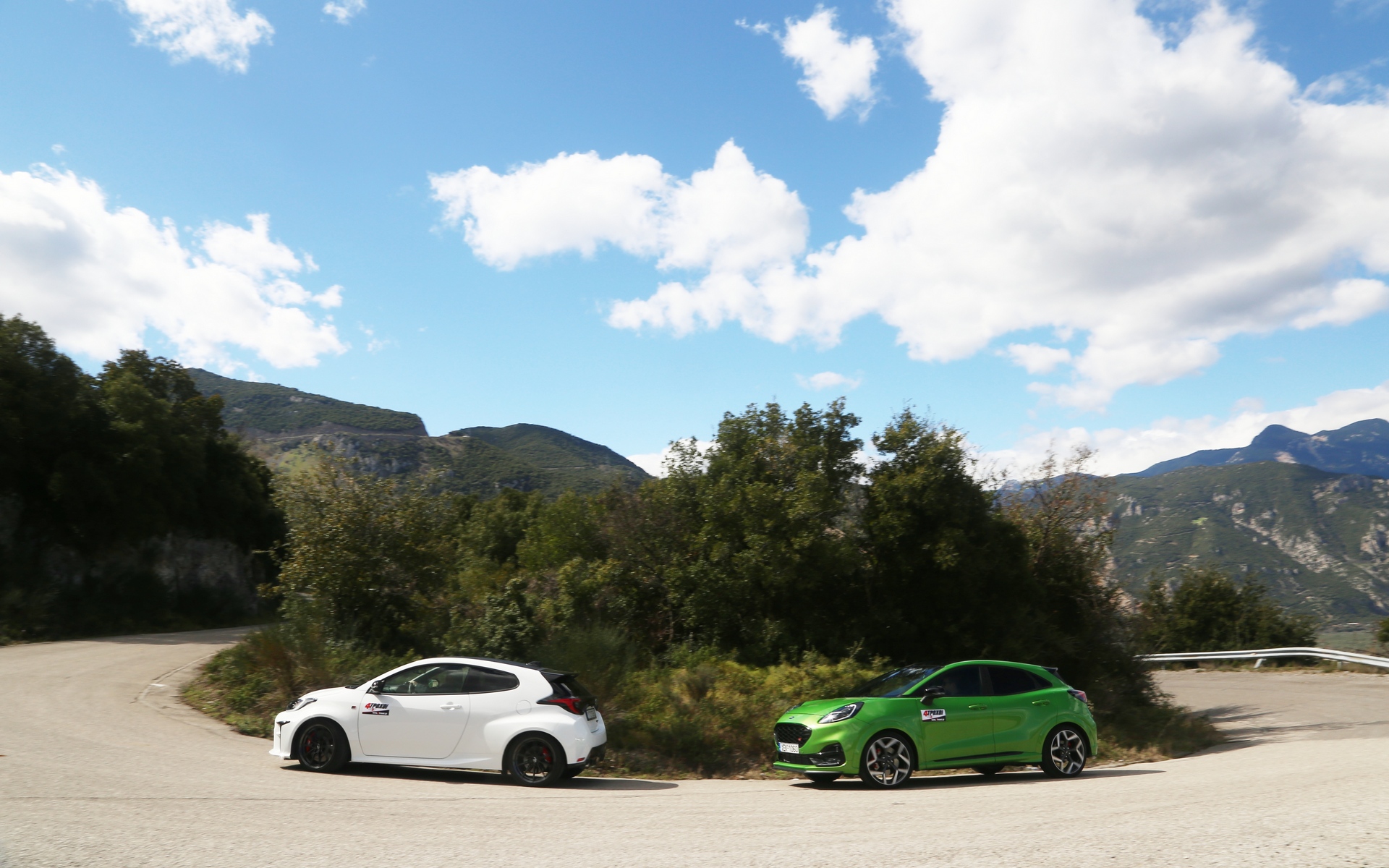 με-το-ford-puma-st-και-το-toyota-gr-yaris-σε-ακροπολικές-δια-561346039