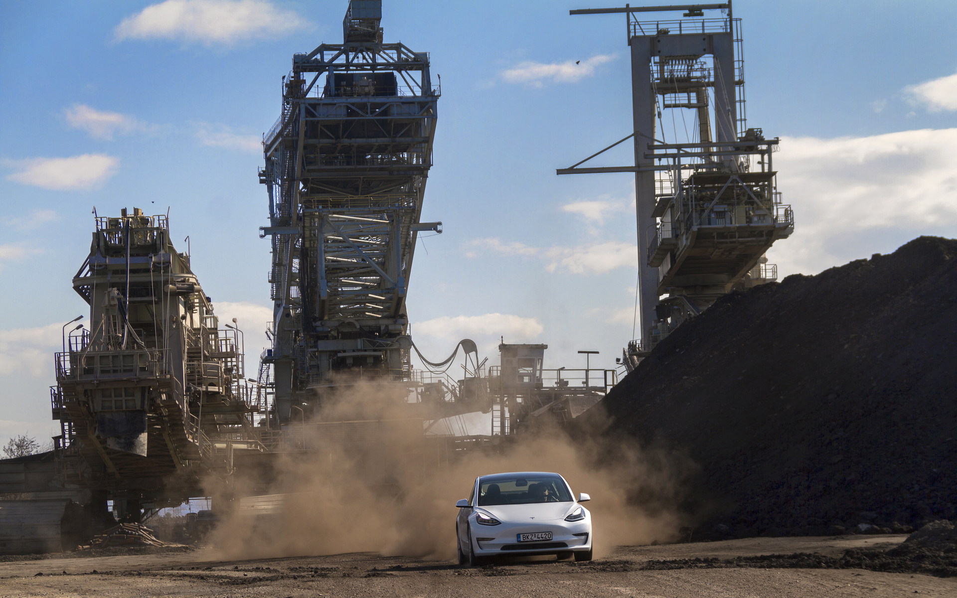 ταξιδεύουμε-στα-λιγνιτωρυχεία-της-πτ-561346135