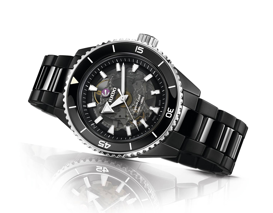 Ποιο αγαπημένο υλικό της RADO ντύνει το νέo Captain Cook;-3