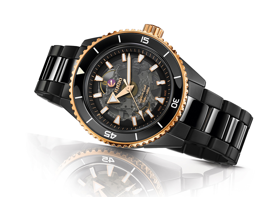 Ποιο αγαπημένο υλικό της RADO ντύνει το νέo Captain Cook;-5