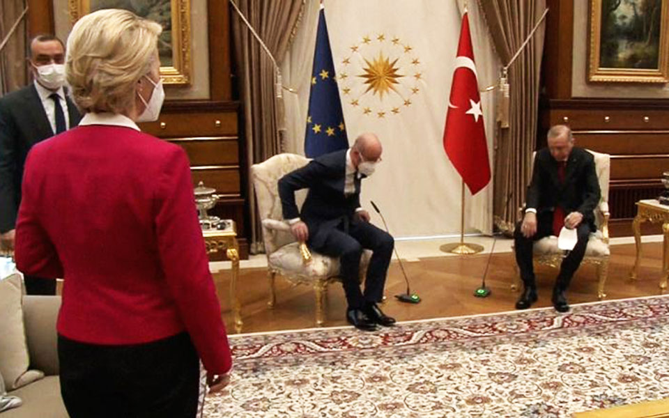 το-παρασκήνιο-μιας-απρέπειας-h-όρθια-φο-561322336