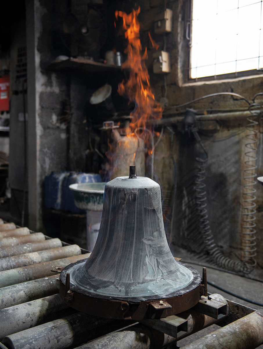 Οι τελευταίοι καμπανοποιοί-1