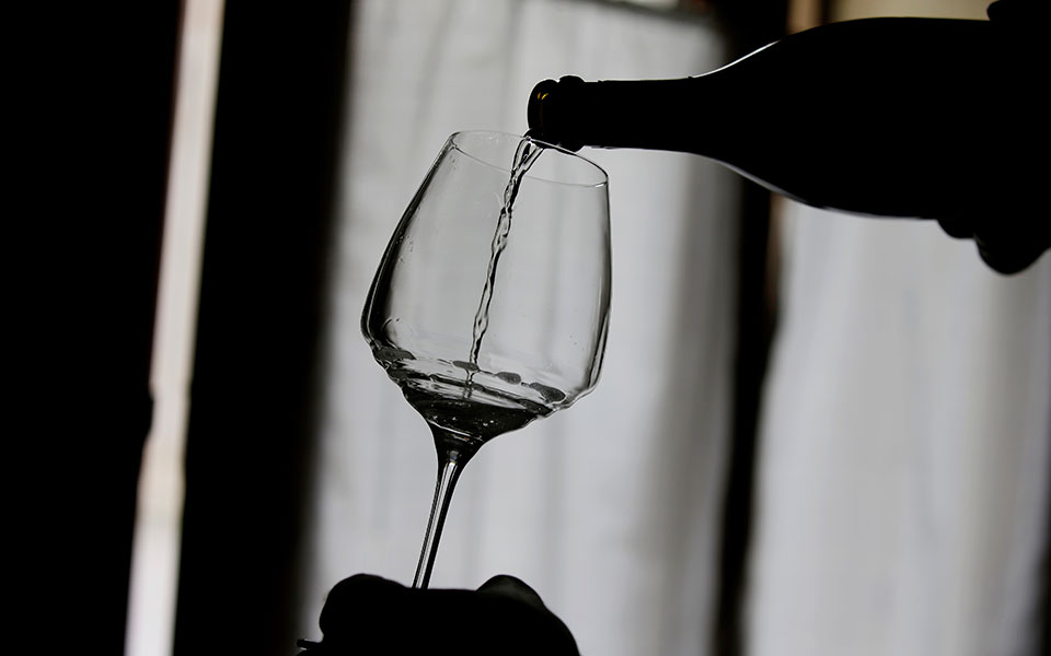 κορωνοϊός-μπορούμε-να-καταναλώσουμε-561345919