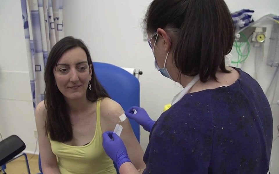 κορωνοϊός-ένας-χρόνος-από-την-πρώτη-δο-561341068