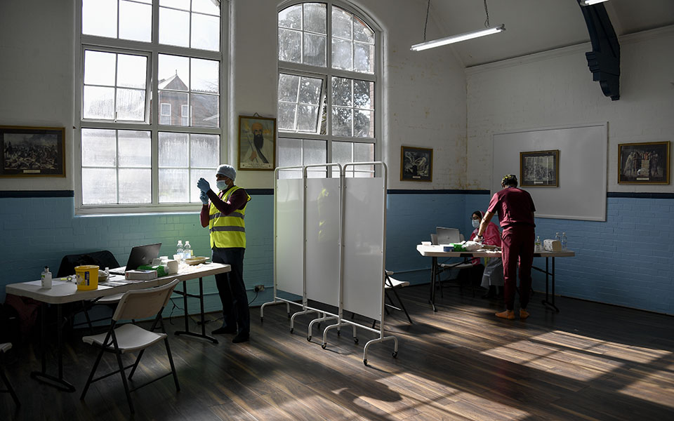 Τι ισχύει ανά χώρα για τα εμβόλια AstraZeneca και Johnson & Johnson-6